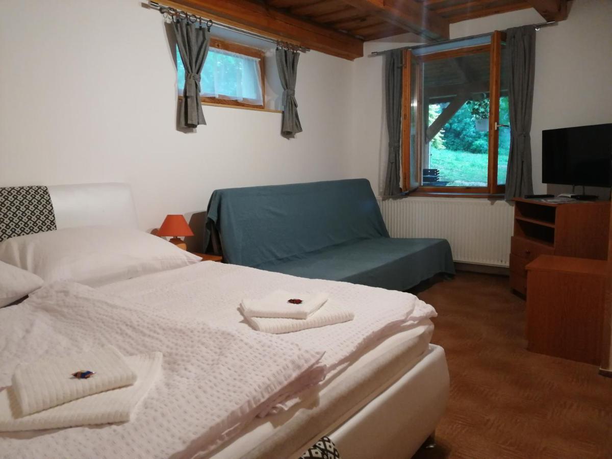 Flora Apartmanok Kehidakustany Luaran gambar