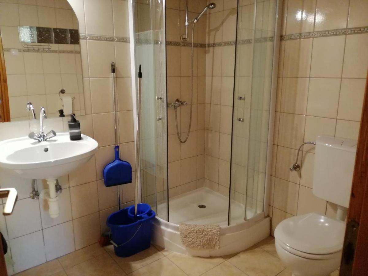 Flora Apartmanok Kehidakustany Luaran gambar